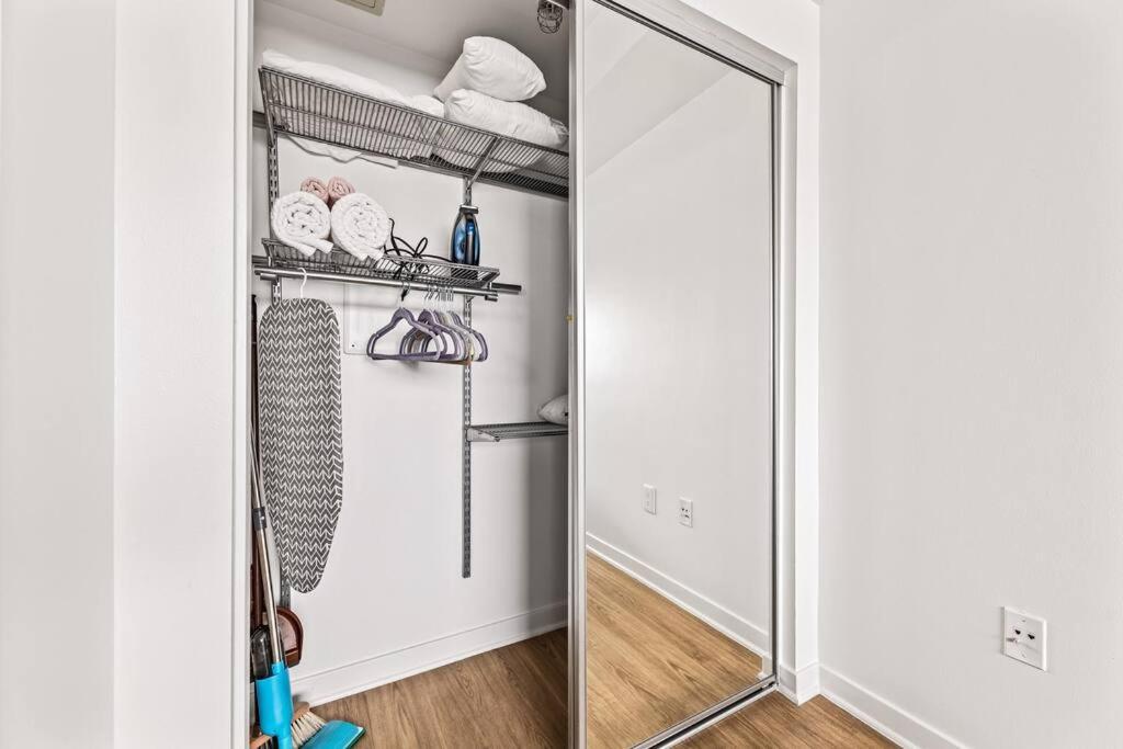 Apartment Amazing In Sm Promenade! Free Parking! *