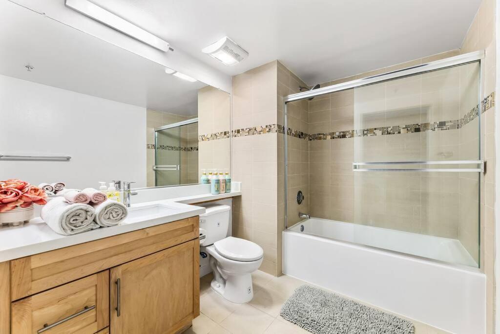 Amazing In Sm Promenade! Free Parking! Apartment Los Angeles